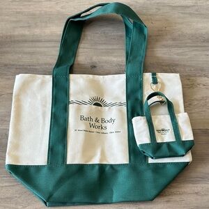 Bath & Body Works Green and Cream Tote Duo